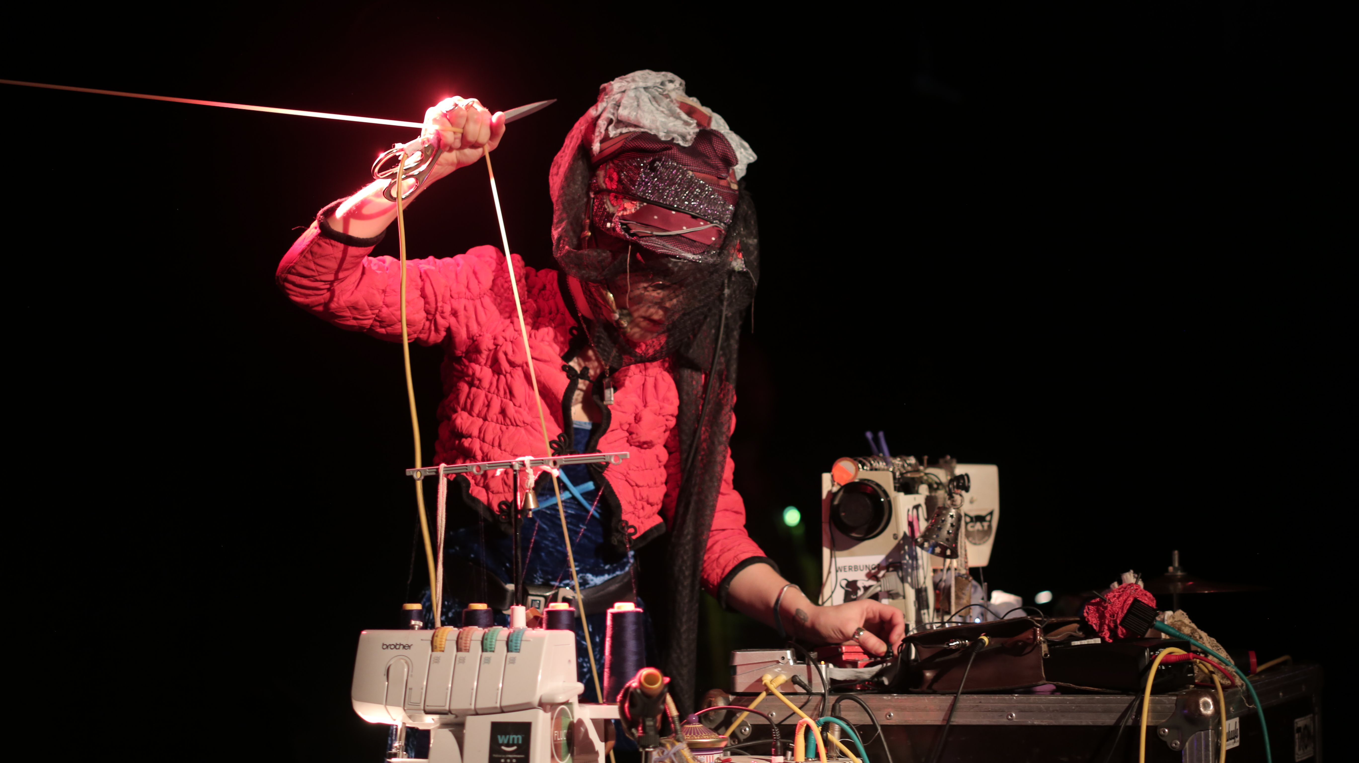 Lisa_Simpson_scissors